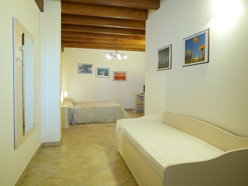 Tenuta Cavalieri Leverano Rum bild